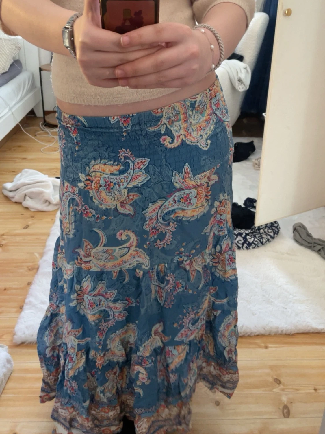 Blå långkjol med paisleymönster