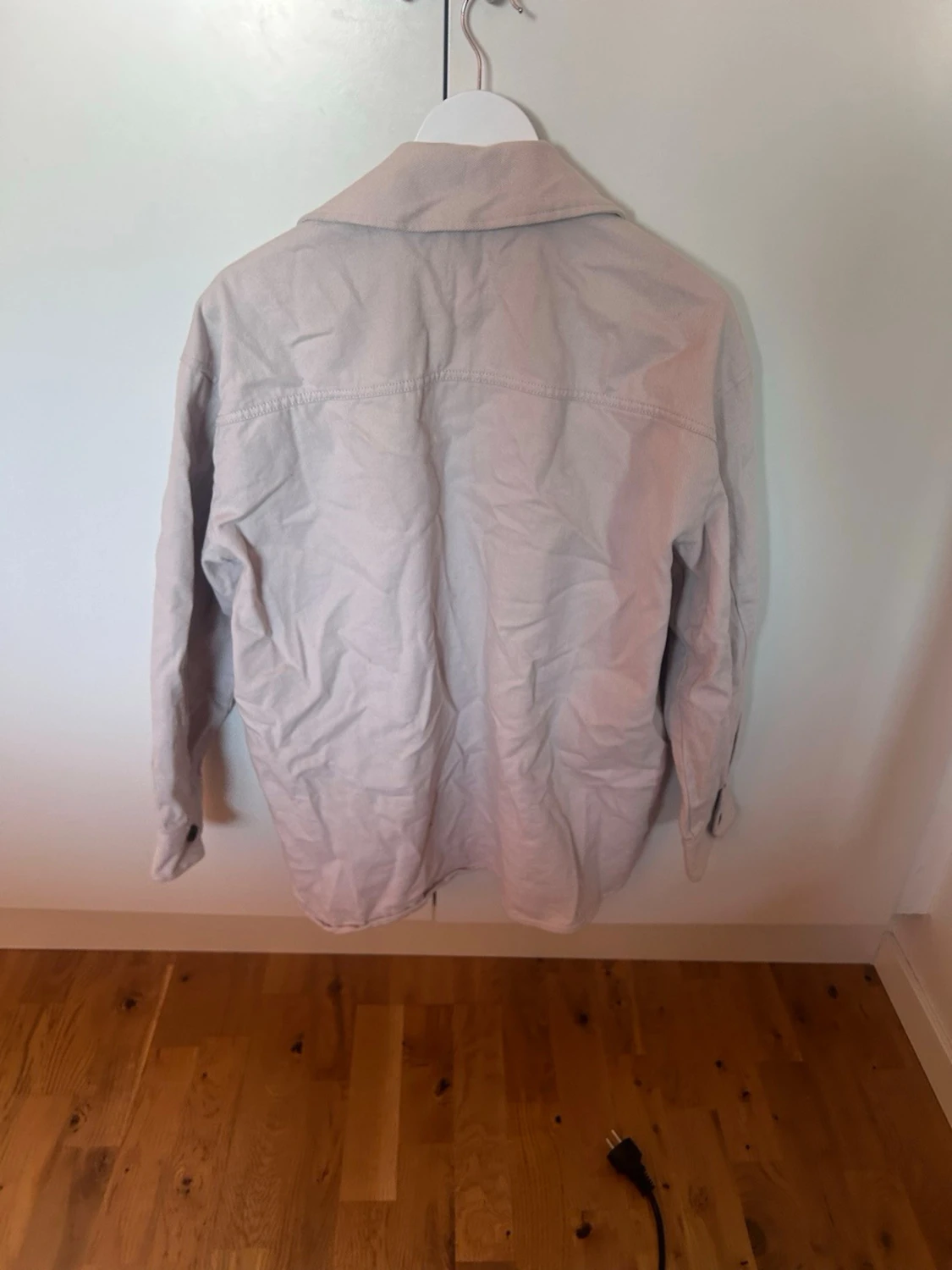 Beige overshirt med fickor - 1