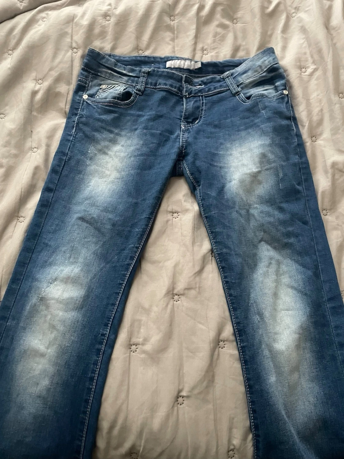 Mörkblåa jeans