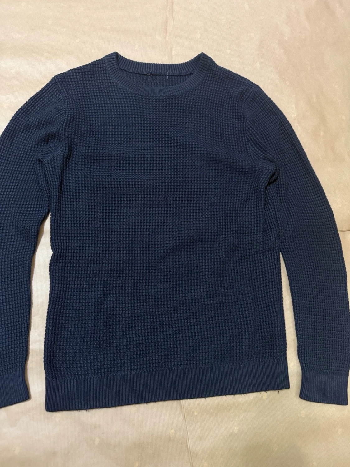 Mörkblå stickad tröja - 1