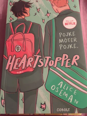 Heartstopper böcker  - Säljer 3 Heartstopper böcker för 170 kr om man bara vill ha en bok kostar det 70 kr. Skriv till mig privat om va ni ska köpa . TRYCK EJ PÅ KÖP NU  skriv till mig först 
