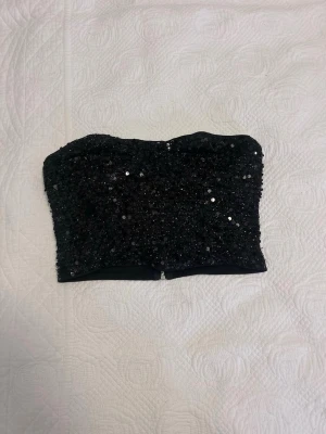 Topp - Simpel topp aldrig använd ny utan prislapp, från hm