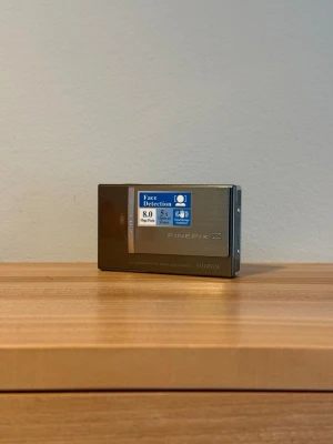 Vintage ccd digitalkamera - An old camera from family belongings. Untested due to missing battery. Condition unknown. Sold as-is, no returns or guarantee. Pick-up only in Sollentuna.