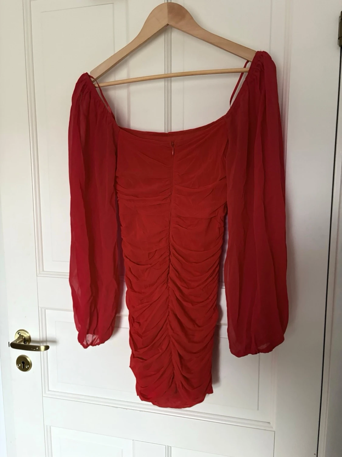 Röd kort klänning - 1