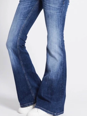 Blå bootcut jeans med utsvängda ben - Säljer dessa populära jeans från lager157 i modellen ”blaze”. De är i storlek xs short. Skriv för fler frågor eller funderingar. 