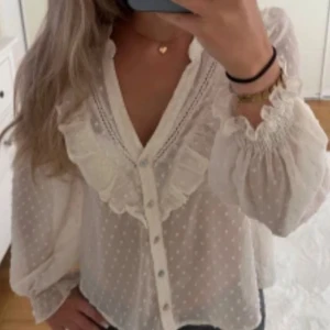 Zara blus - Genomskinlig blus från Zara som inte säljs mer. Storlek S. Väldigt fin (lånad bild)