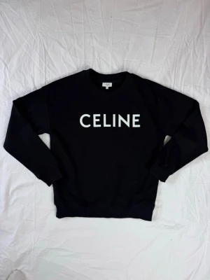 Celine Paris tröja - Säljer nu en Celine Paris tröja👕                                                              Storlek: M, Skick: 9/10, Skriv vid minsta fråga, Fraktar alltid inom 24h efter köp📦