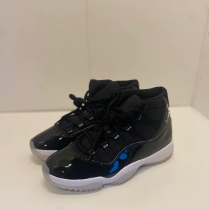 Jordan 11 jubilee 25th anniversary  - Storlek 42,5 och aldrig använda Jordan 11.