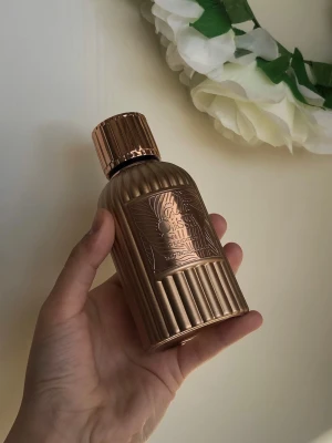 Qissa delicious paris corner parfym 100ml - Luktar exact som sabrina carpenters sweet tooth parfym...Tog några sprut bara