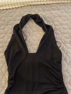 Svart halterneck topp från BikBok - Används inte