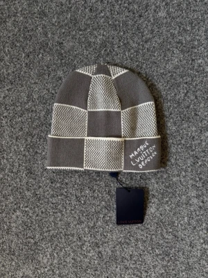 lLv gray beanie - One size fits all, new