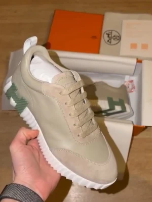 H3RM3S SNEAKERS - Sneakers. Är en stor 40, passar även 41. Dustbag och box medföljer. ‼️ fast pris ‼️