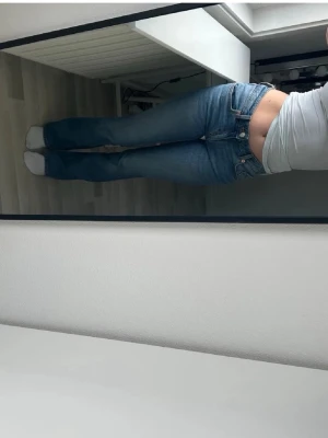 Lågmidjade jeans  - Lågmidjade boot jeans ifrån lager 157. Storlek S sitter perfekt i längden för mig som är 1,70. Bra skick och använda ett antal gånger 