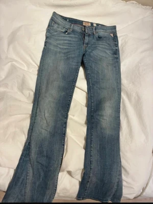 Replay jeans - Low waist bootcut jeans från replay, använda fåtal gånger, omsydda till bootcut