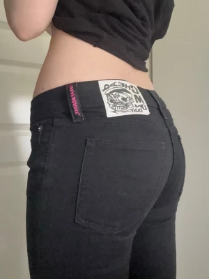 Booty bei jeans Cheap Monday - Svarta jeans från Cheap Monday i modellen booty bei. Längd 32