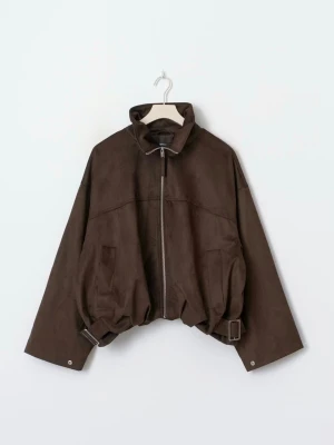 Jacka gina - Brun vår/höst jacka från Gina Tricot. Aldrig använd och jätte fint skick. Storlek XS🤎 helt slutsåld överallt!!