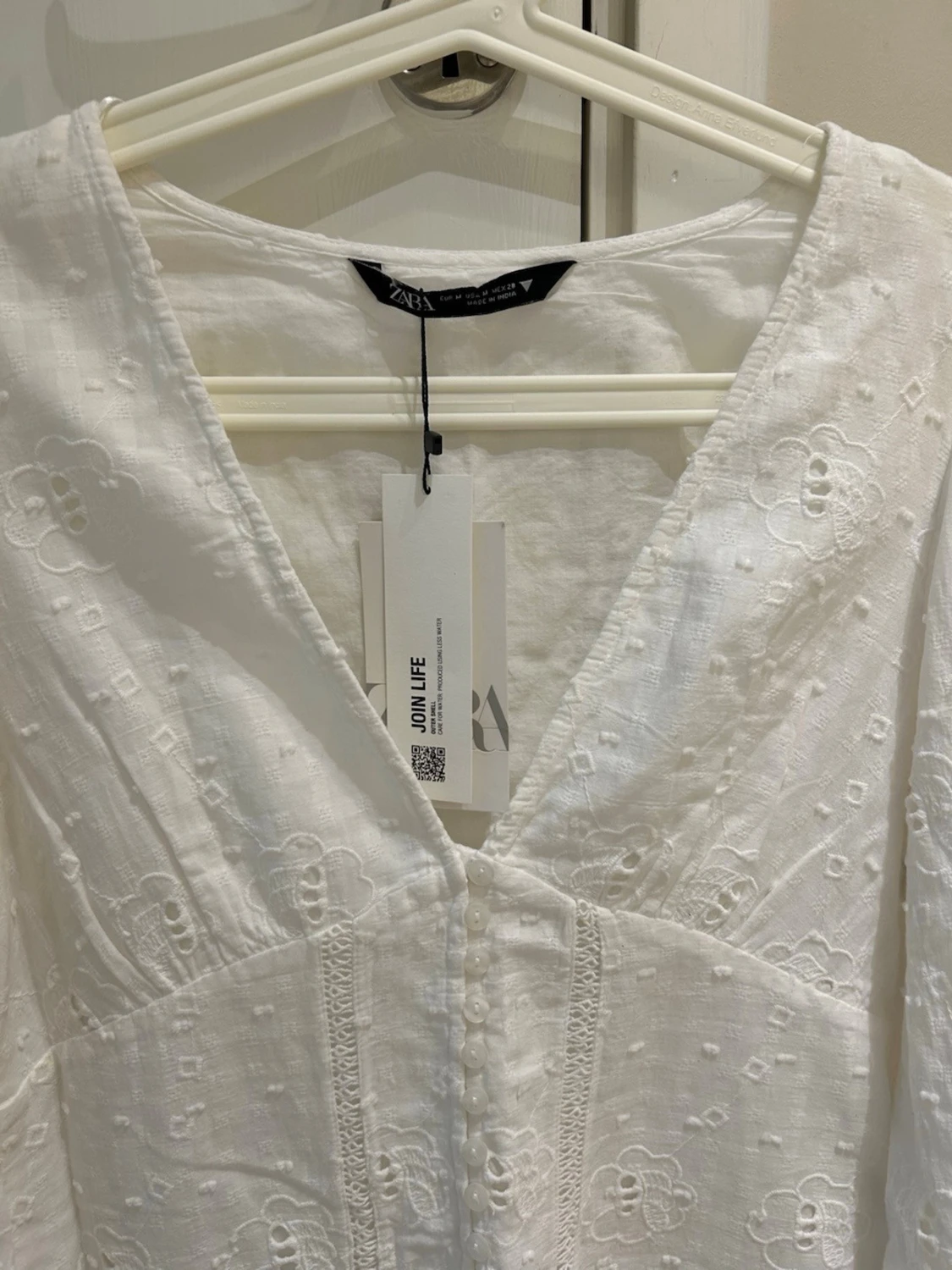  Ny Vit broderad klänning från Zara - 1
