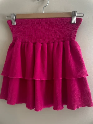 Kort rosa sommarkjol från Gina Tricot 158/164 - Rosa sommarkjol från Gina Tricot, storlek 158/164