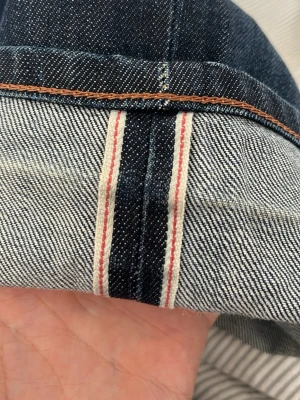 Japan Selvage Edwin Jeans 32/33 - Sjukt goa Selvage Edwin jeans som börjar få galet sköna fades. Storlek 32 33.  Midja 43 Total längd 104 Benöppning 19 Pris kan diskuteras!  