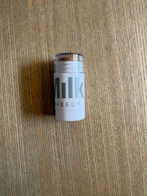 Milk Makeup bronzer stick - Bronzerstick från milk i färgen baked. Aldrig använd, har endast tagit bort ”locket” som sitter på när man köper den❣️
