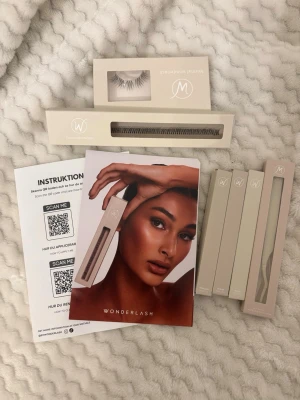 Wonderlash ögonfranskit med tillbehör - Säljer ett komplett ögonfranskit från Wonderlash med lösögonfransar, applikator, remover, sealer och bond. Köpte kitet lite impulsivt och vill ej ha det, inget är öppnat eller använt. Köpte allt för närmare 500kr. Fransarna är Classy swish 12mm och Girl next door. 