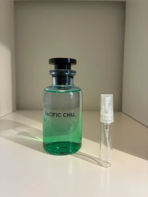 Louis Vuitton pacific chill  - Sample 2/3/5/10ml.                                                       ✔️ 2 ml → 75 kr ✔️ 3 ml → 99 kr ✔️ 5 ml → 149 kr ✔️ 10 ml → 319 kr