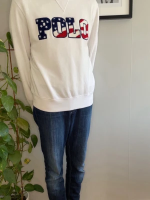 Polo Ralph Lauren Hoodie - Ralph Lauren | Hoodie | Mycket Bra | Pris: 499kr | Model: 176cm 65kg | Skriv vid minsta fråga och fundering. 📩