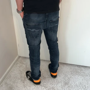 Nudie jeans Thinn Fin - Nudie Jeans | skick 9/10 | Storlek 30/32 | Pris - 599kr | Modellen är ca 178cm lång | Hör av dig vid minsta fråga eller fundering!!