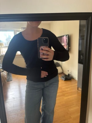 Långärmad baströja - Svart långärmad baströja, storlek S!