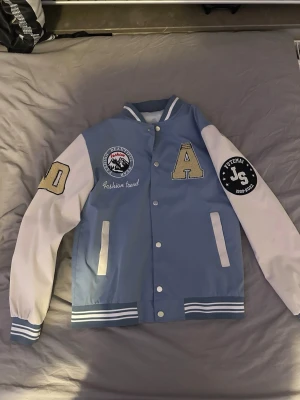 Blå Bomber Jacka - Oanvänd jacka!, Storlek M