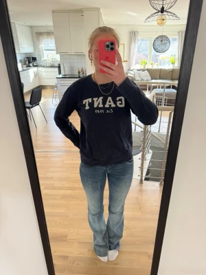 Collagetröja - Jättefin collagetröja från GANT❣️lite urtvättad vilket gör att trycket är ”sprucket”