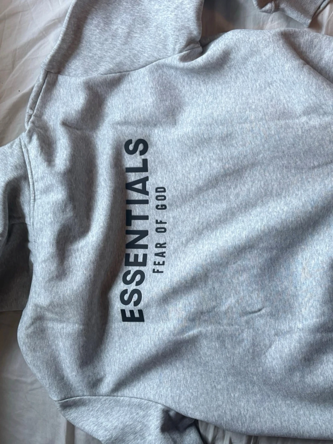 Grå Essentials Fear of God hoodie