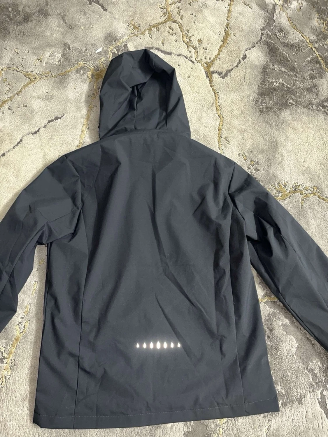 Mörkgrå vindjacka från Under Armour - 2