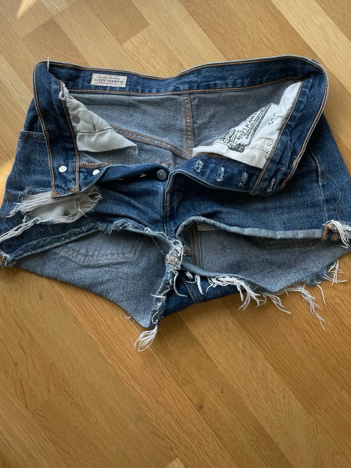 Levi's blå jeansshorts med fransar - 1