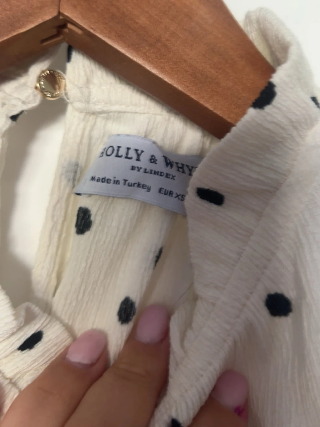 Prickig blus från Holly & Whyte - 1