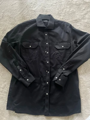 Overshirt från Ernst Alexis  - Overshirt från Ernst Alexis. Riktigt bra skick. Ny pris cirka 2000kr