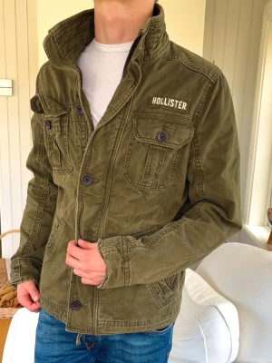 Hollister Fieldjacka M - modell: 182cm 72kg 