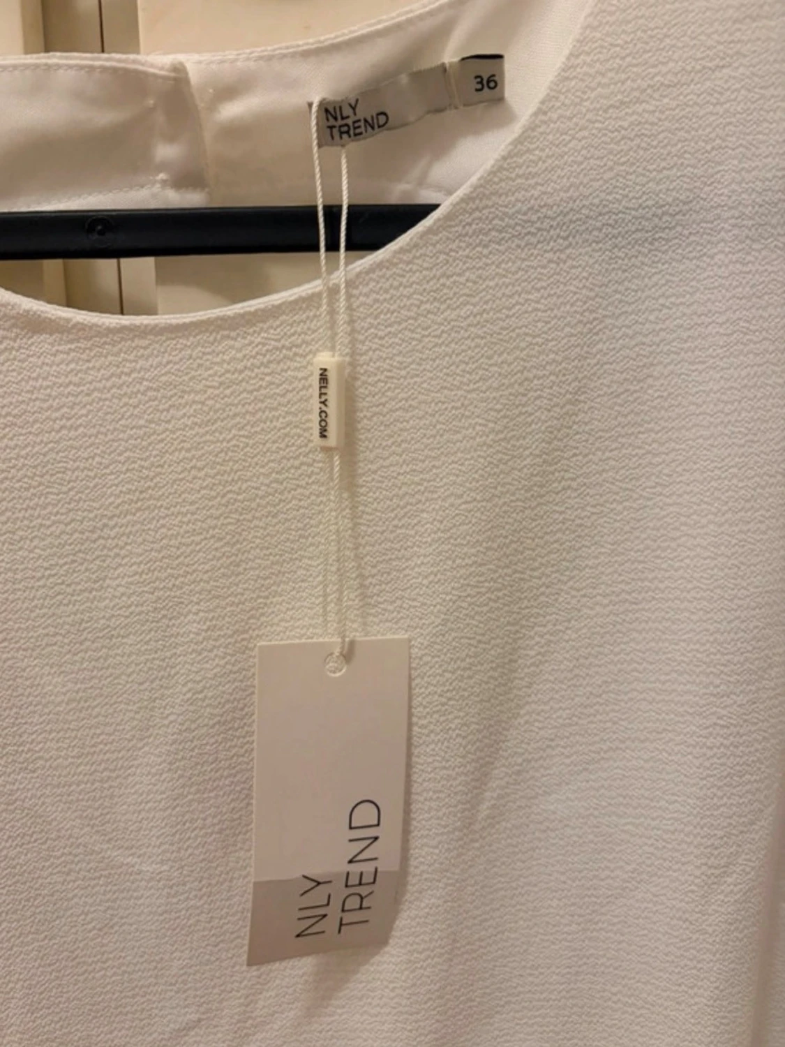 Vit långärmad klänning NLY Trend - 1