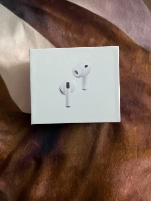 AirPods Pro 3  - ✨ Helt nya AirPods Pro 3! Oöppnade i originalförpackning. 🎧 Upplev premiumljud med brusreducering och Transparency-läge. Snabb leverans  redo att skickas direkt! 📦 Pris: 699 kr!