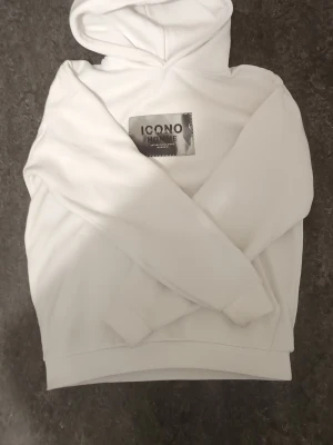 Hoodie ICONO  - Är storlek xs men känns större. Använd bara ett par gånger och är i väldigt bra kondition.