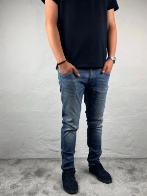 Replay jeans  - Ett par riktigt snygga jeans från Replay i storlek W33 L32 i modellen anbbas 