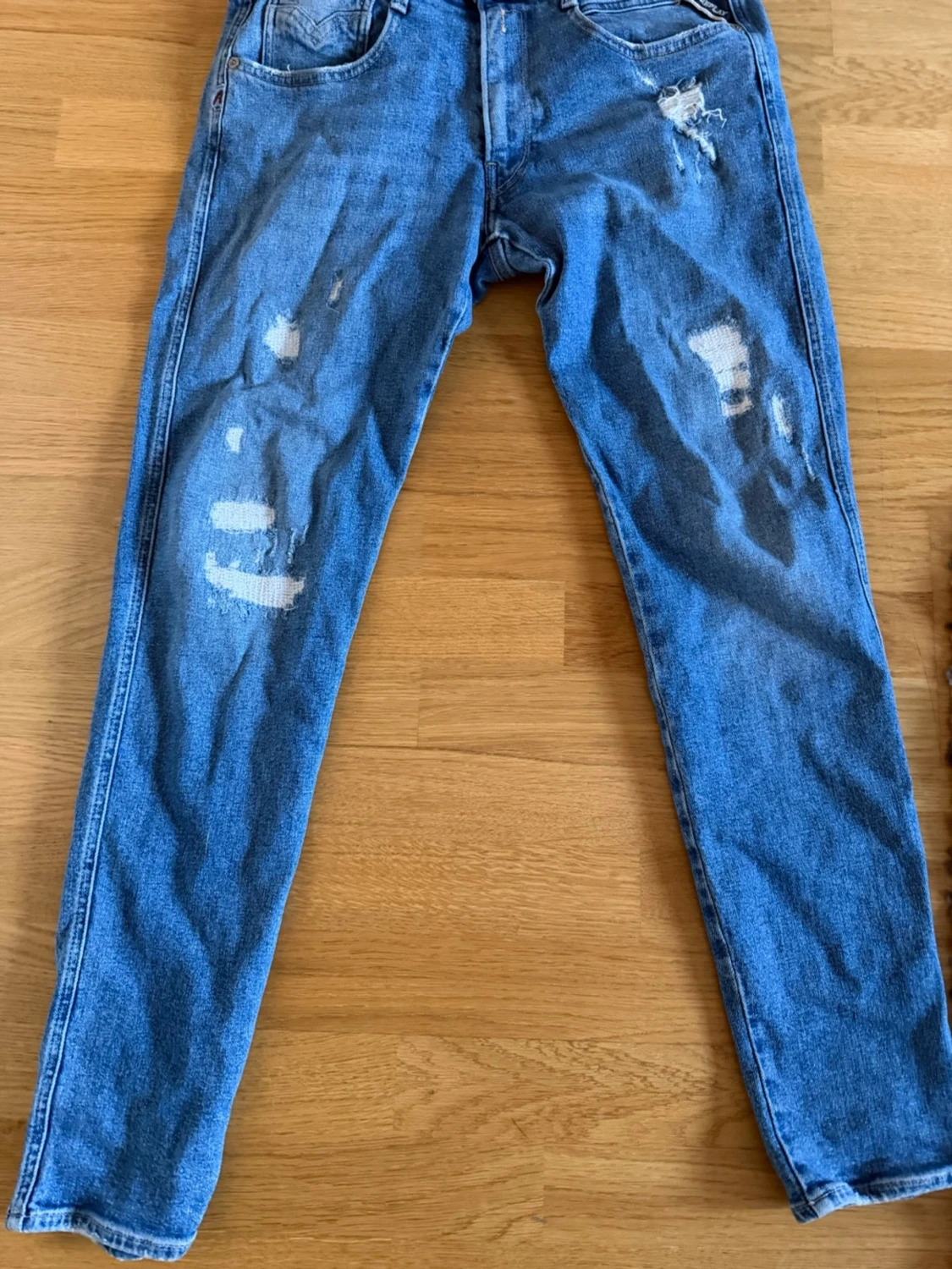 Blå slitna jeans replay