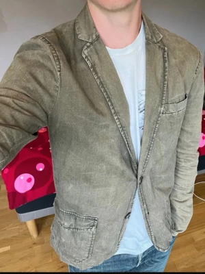 Armani kavaj - Grön kavaj ifrån armani exchange.  Sitter enligt storlek (s).