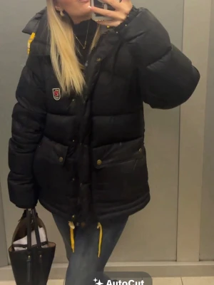 BYTA ENDAST S MOT XS - Jag skulle vilja byta min fjällräven som är i st S till en XS. ENDATS I MODELL DOWN LITE WOMAN. Är öppen för att byta färg, helst grön eller marinblå!☺️