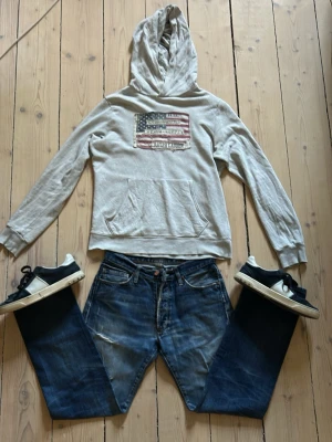 Acne Jeans - Acne jeans säljes! Skick: 8/10 (en knapp saknas, men inget som stör) | Färg: Blå | Storlek: w31 , l32 | Pris: 390 kr | Bara att höra av sig vid frågor eller om fler bilder önskas! Vi hörs // Viktor 