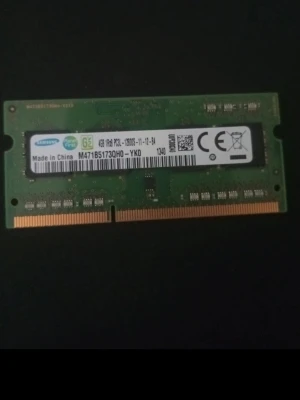 Samsung 4GB DDR3 RAM-modul - Säljer en grön 4GB DDR3 RAM-modul från Samsung, modell M471B5173QH0-YK0. Passar till bärbara datorer och har standard SO-DIMM formfaktor. Märkt med HP reservdelsnummer 691740-001. Perfekt för dig som vill uppgradera minnet i din laptop.