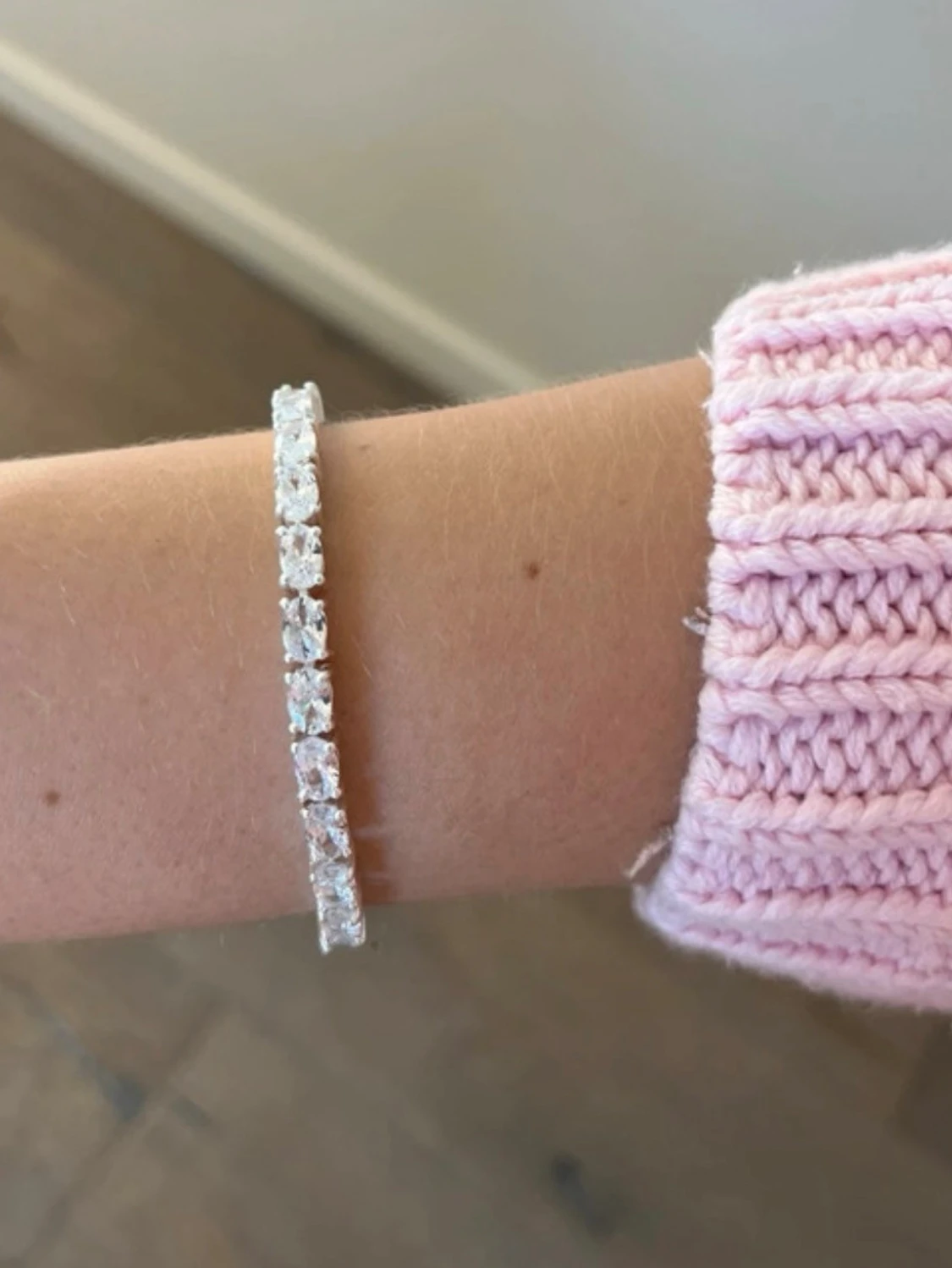 Silverfärgat tennisarmband med stenar - 1