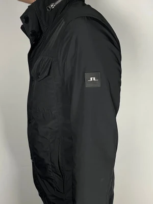 J.Lindeberg field jacket - Säljer en riktigt snygg och trendig J.Lindeberg field jacket i fint skick, storlek S, vid frågor är det bara att skriva //Gramenti