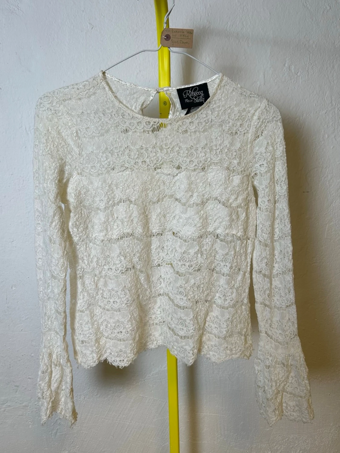 Vit blus från Rebecca Stella for Nelly