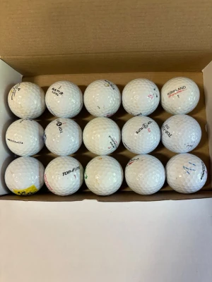 Golfbollar - 15 st blandade Aklass - Får mest prisvärda mix! 15 st blandade bollar i A-klass! Finns några hundra så det är inte säkert att det är exakt samma bollar på bilden som levereras😊  Vill ni ha fler än 15 så löser vi självklart det!  Tack för att ni stöttar just oss!🏌️‍♂️⛳️